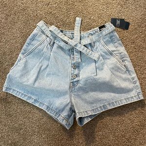 NWT Abercrombie & Fitch paper bag denim shorts size 30/10